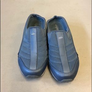 Easy spirit blue traveltime clog tennis shoes.